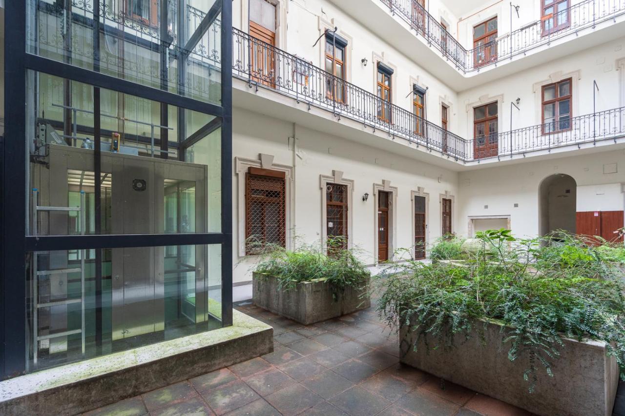 Luxury Peaceful Apartment By The St Stephen'S Basilica Budapest Eksteriør bilde